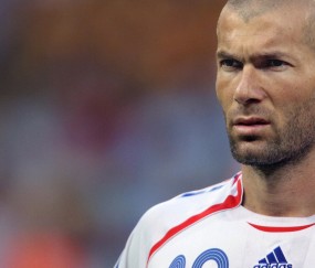 开云平台-欧冠半决赛之夜，爱德华兹稳定输出不掉线，诠释现代足球的反英雄美学