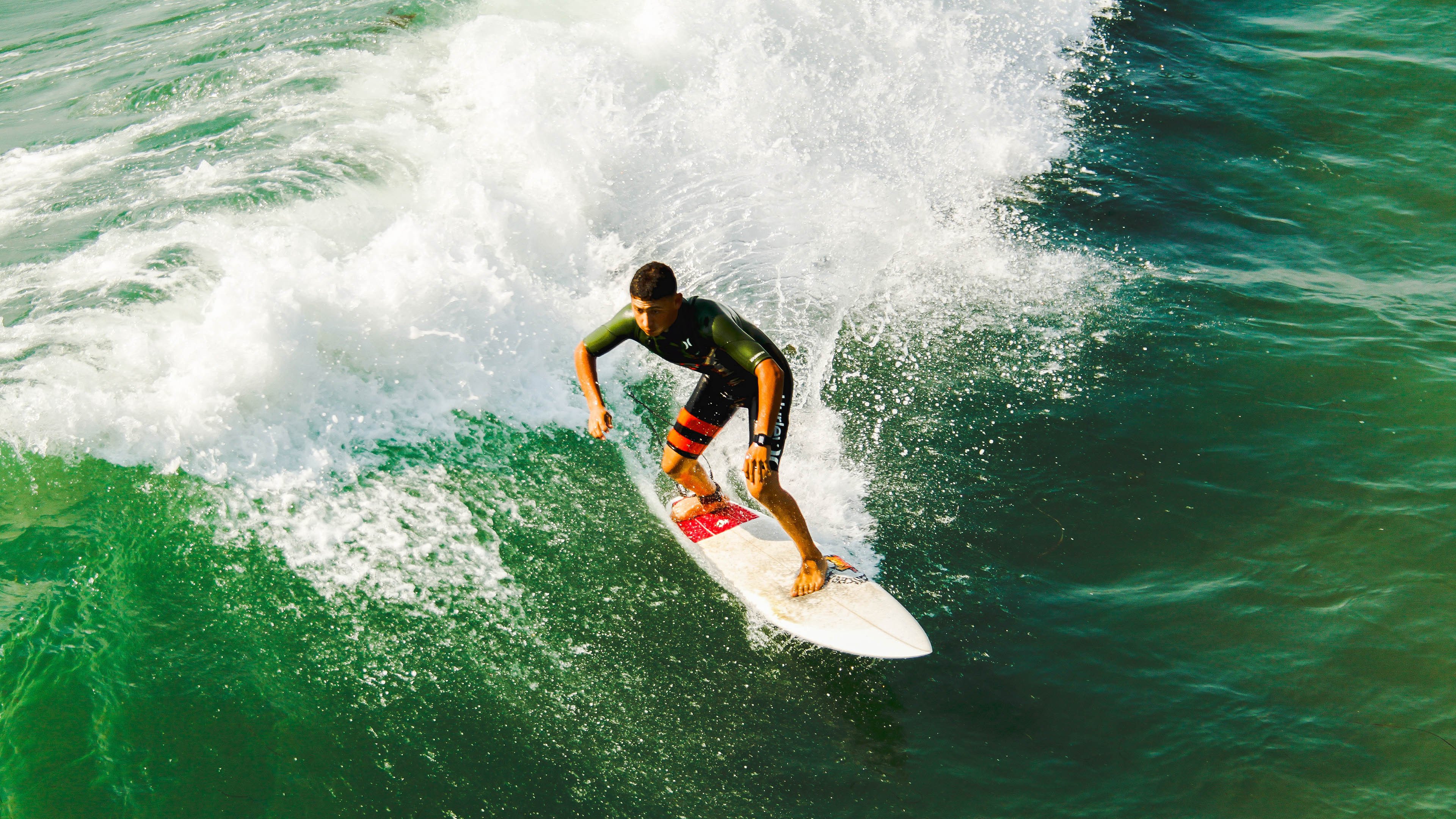 佩德里点燃赛场，塞维利亚提前终结悬念，喀麦隆新星闪耀西甲