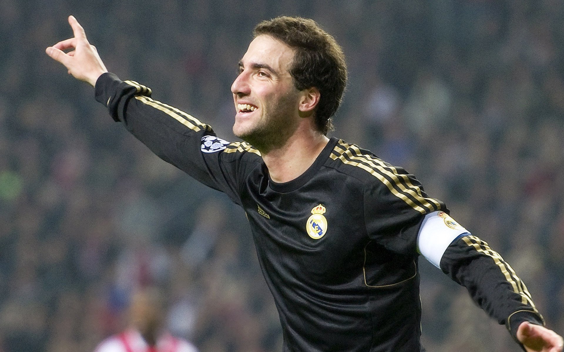 欧冠半决赛之夜，爱德华兹稳定输出不掉线，诠释现代足球的反英雄美学